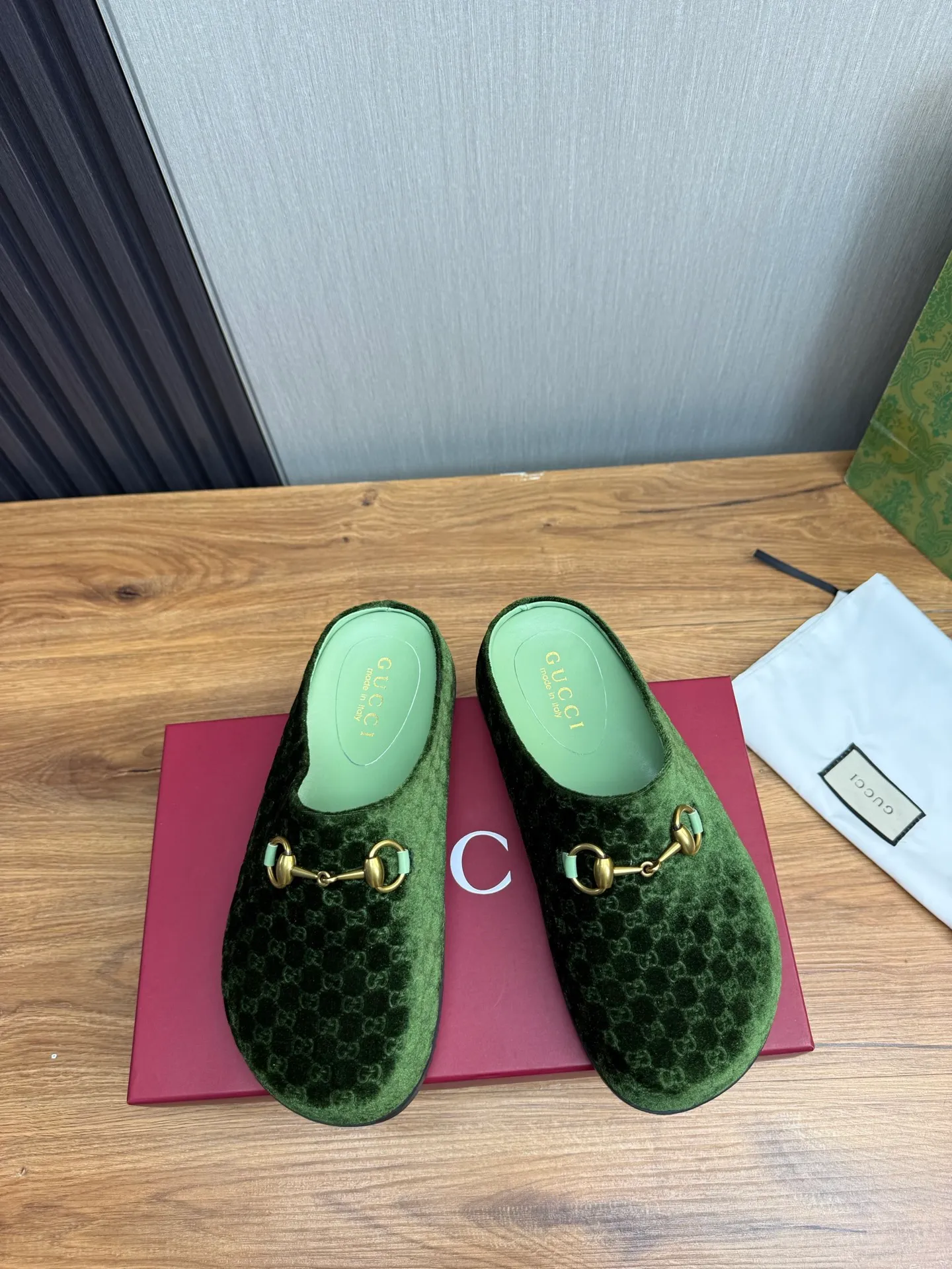 Men's men's shoes💰Pili 420💰Maoli 460💰 ＧＵＣＣＩGucci. Popular couple slippers hot sale🩷💚 🩴Official website one to one production 35-45 size 45 46 🉑️Customized!